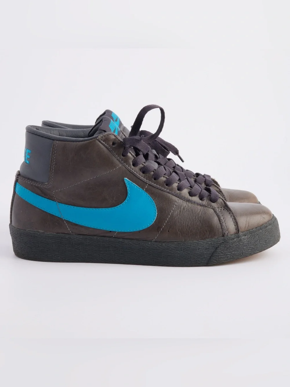NIKE SB BLAZER MID
